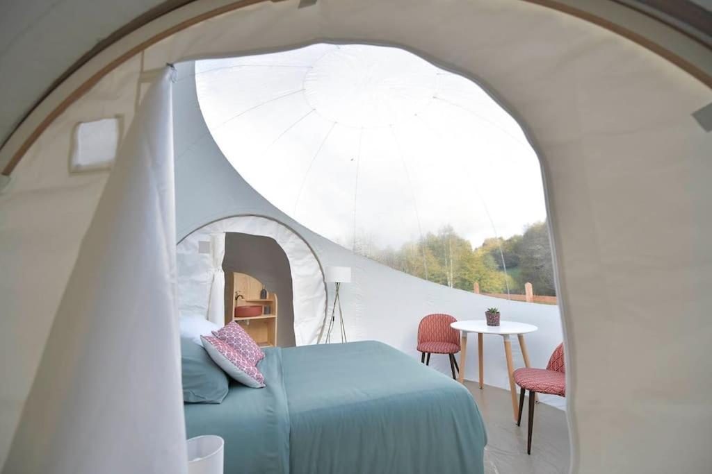 Bulle Hirondelle Hotel Quarré-les-Tombes Екстериор снимка