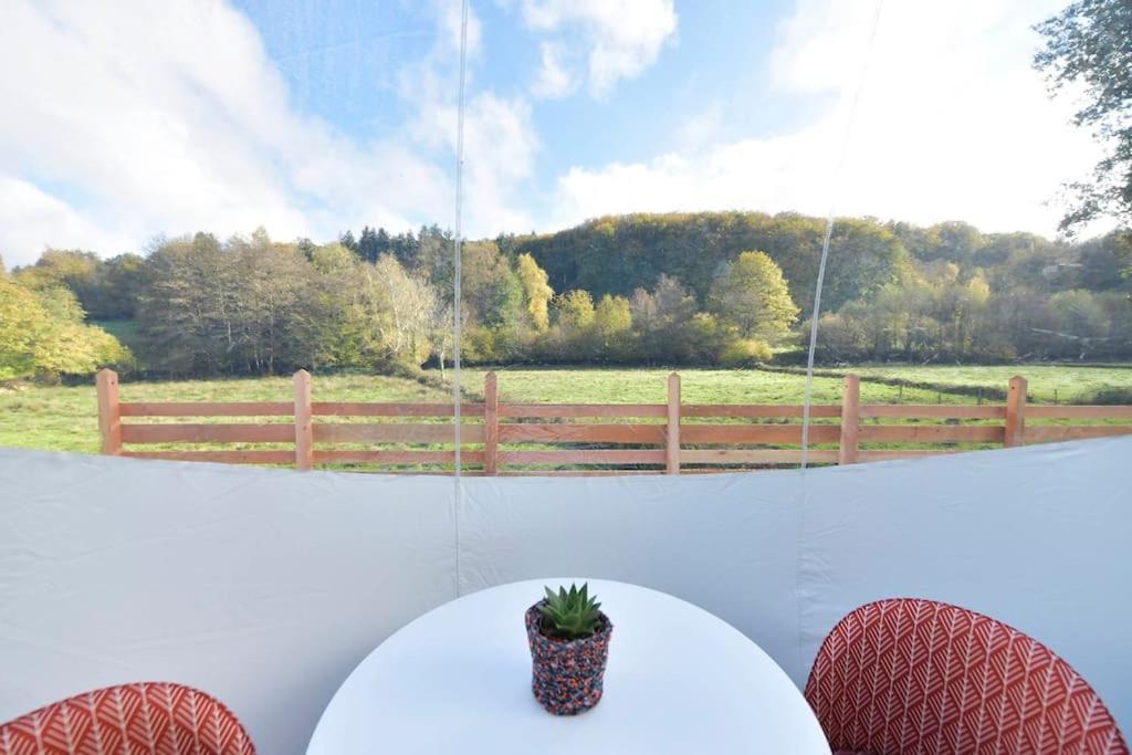 Bulle Hirondelle Hotel Quarré-les-Tombes Екстериор снимка